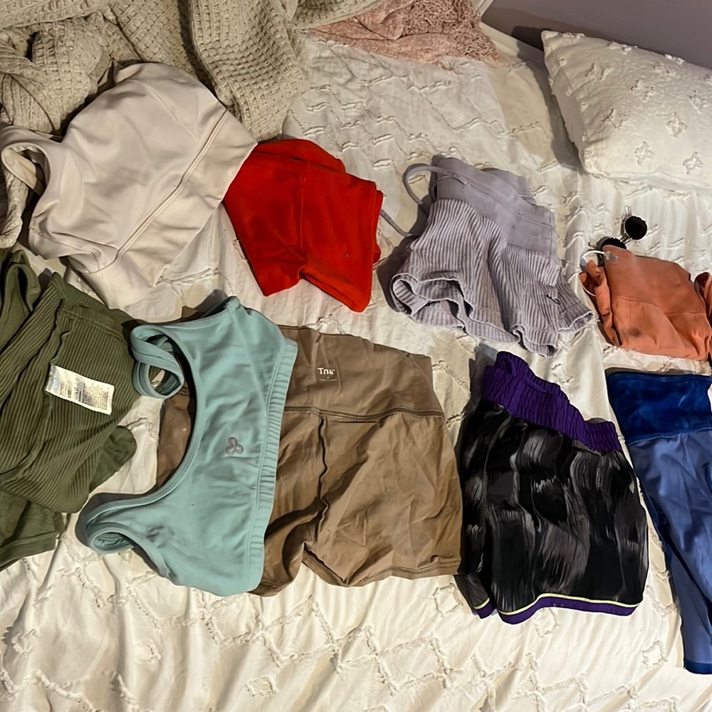 Aritizia mismatch gym sets